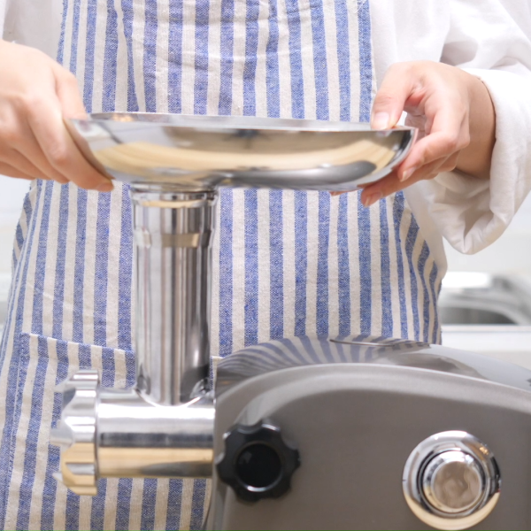 Sonifer SF-5003 Electric Meat Grinder 1500W | 3 Discs | WooW Egypt